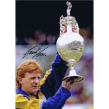 GORDON STRACHAN 1992: Autographed 16 x 12 photo, depicting Leeds United captain GORDON STRACHAN
