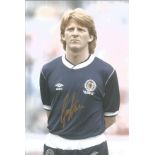 Gordon Strachan 1986, Football Autographed 12 X 8 Photo, A Superb Image Depicting The Scotland