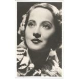 Merle Oberon signed 6x4 black and white vintage photo. Merle Oberon born Estelle Merle O'Brien