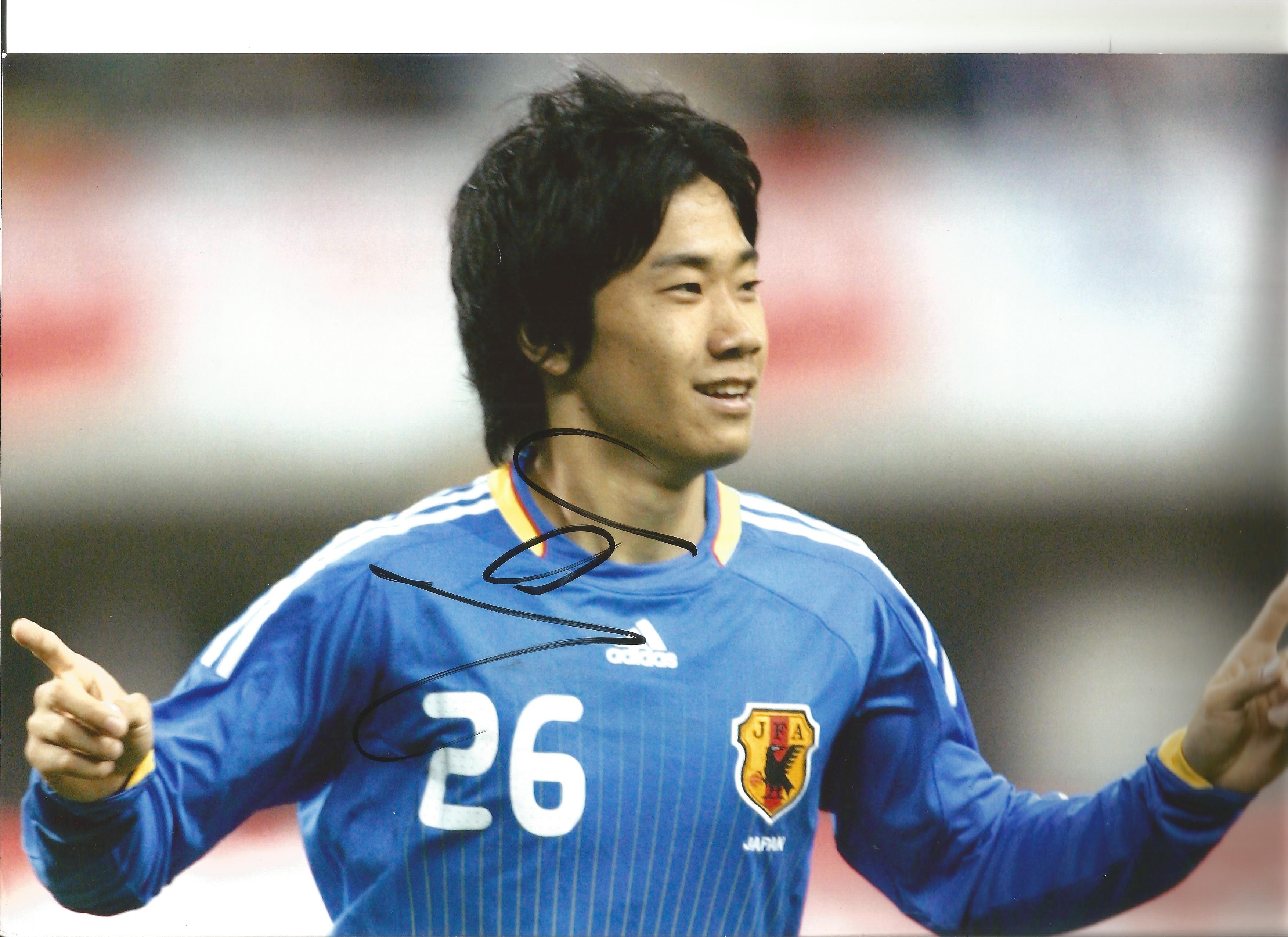Shinji Kagawa Japan Signed 12 x 8 inch football photo. Good Condition. All autographs come with a