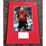 Football Rio Ferdinand signed and mounted Manchester United display. A white card signed by