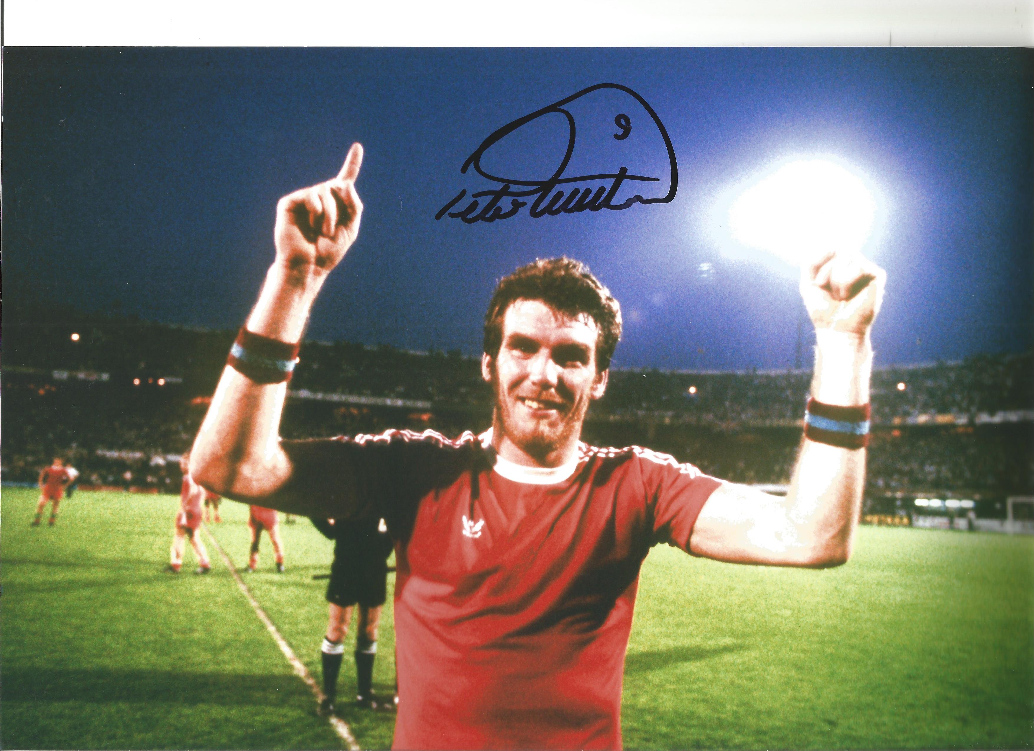 Peter Withe Aston Villa Signed 12 x 8 inch football photo. Good Condition. All autographs come