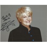 Gloria Hunniford signed 10 x 8 colour Photoshoot Landscape Photo, from in person collection