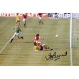 ALAN SUNDERLAND 1979, football autographed 12 x 8 photo, a superb image depicting the Arsenal