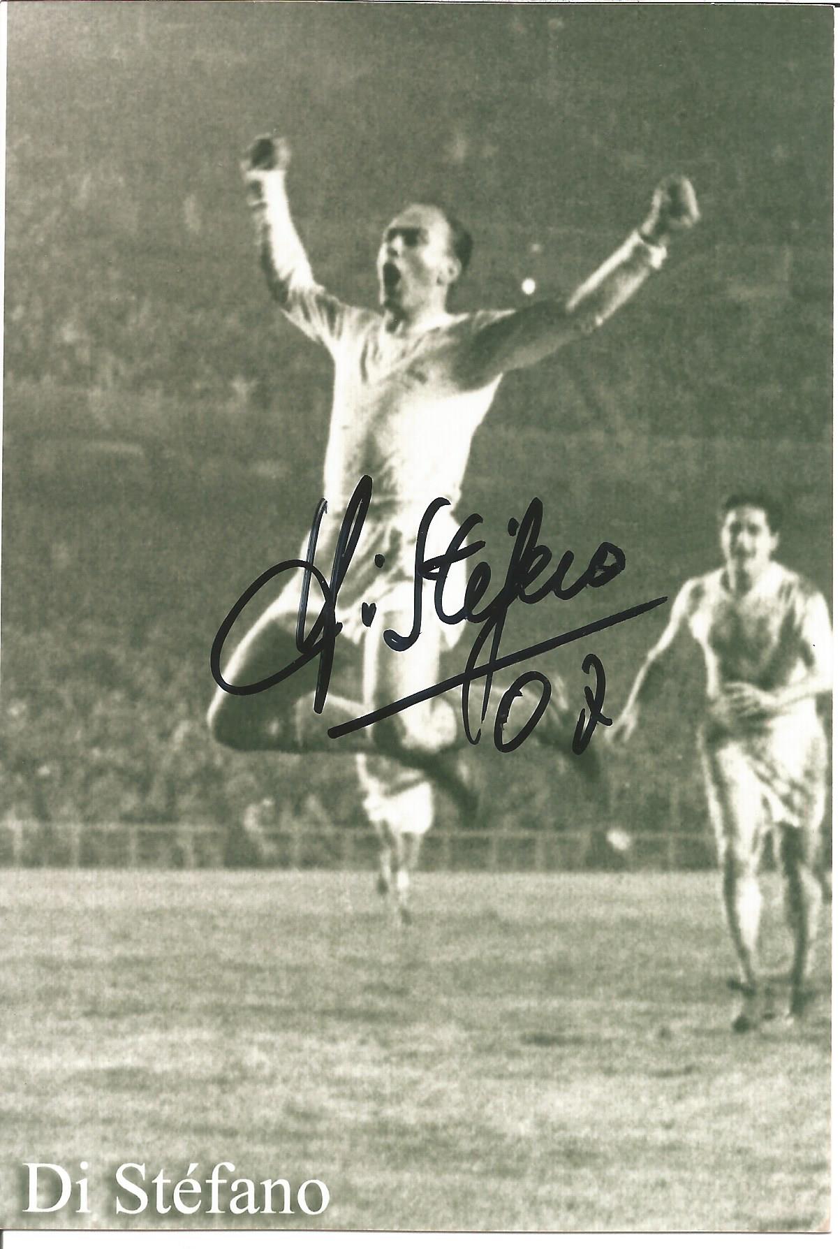 Football Di Stefano signed 6 x 4 inch b/w photo. Condition 8/10.