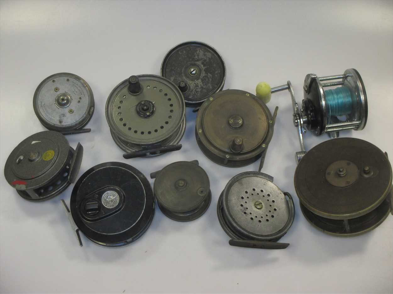 A collection of vintage fly fishing reels, including Hardy and others (10)