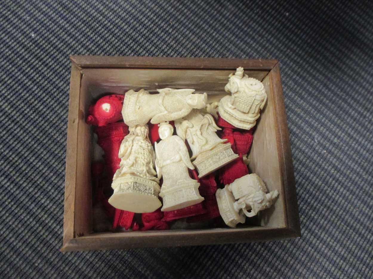 An early 19th century Cantonese carved ivory chess set to include fifteen red and fourteen white - Image 2 of 2