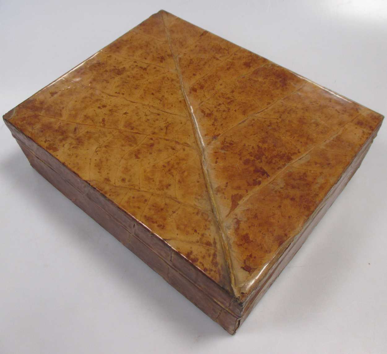 A tobacco leaf cigar box - Image 2 of 4