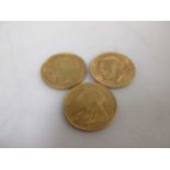Three gold sovereigns, 1885, 1901, 1911 (3)
