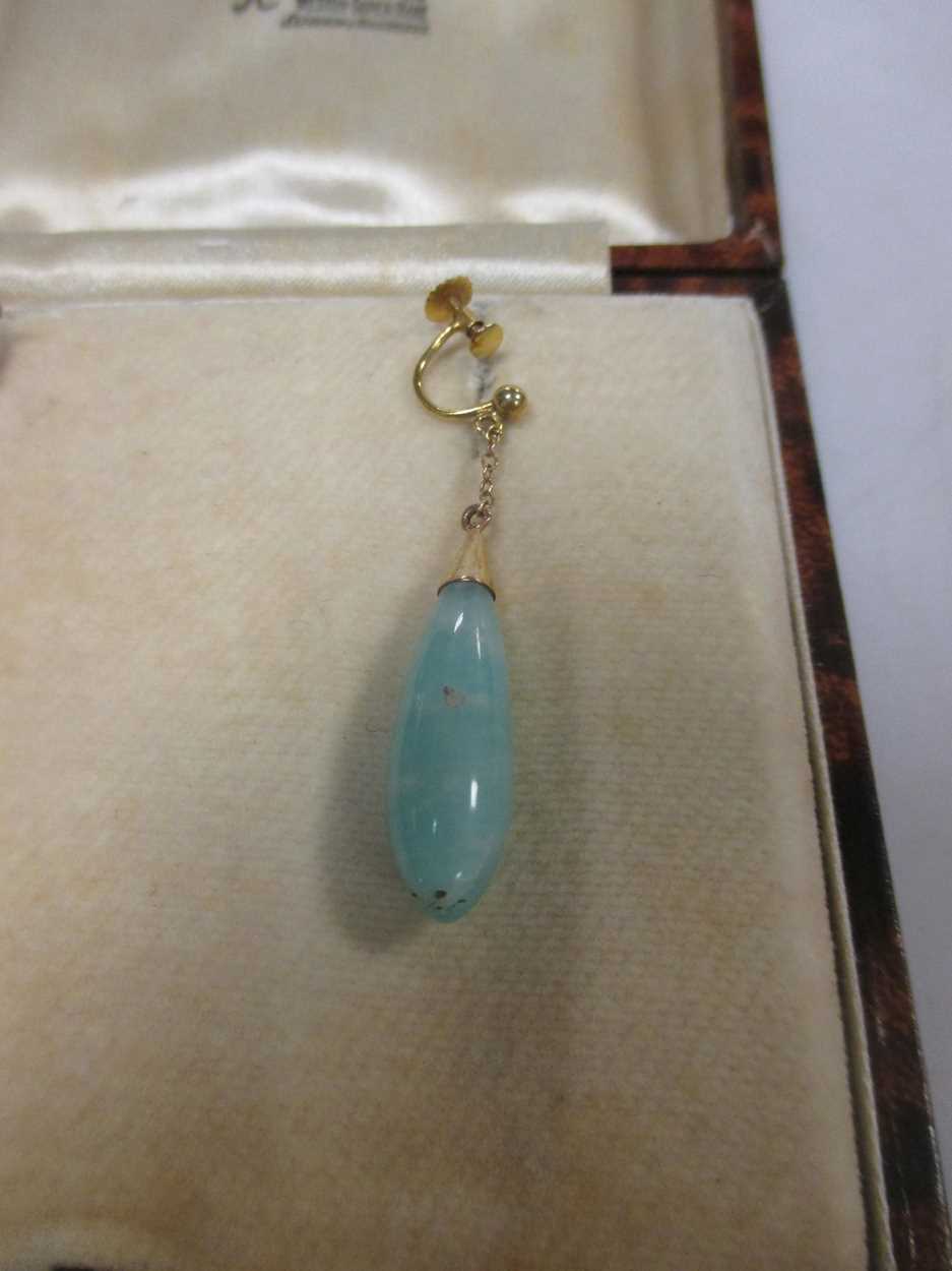 A cased pair of 9ct gold and jade pendant earrings - Image 2 of 3