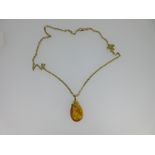 An Italian 9ct gold chain necklace with amber nugget pendant,