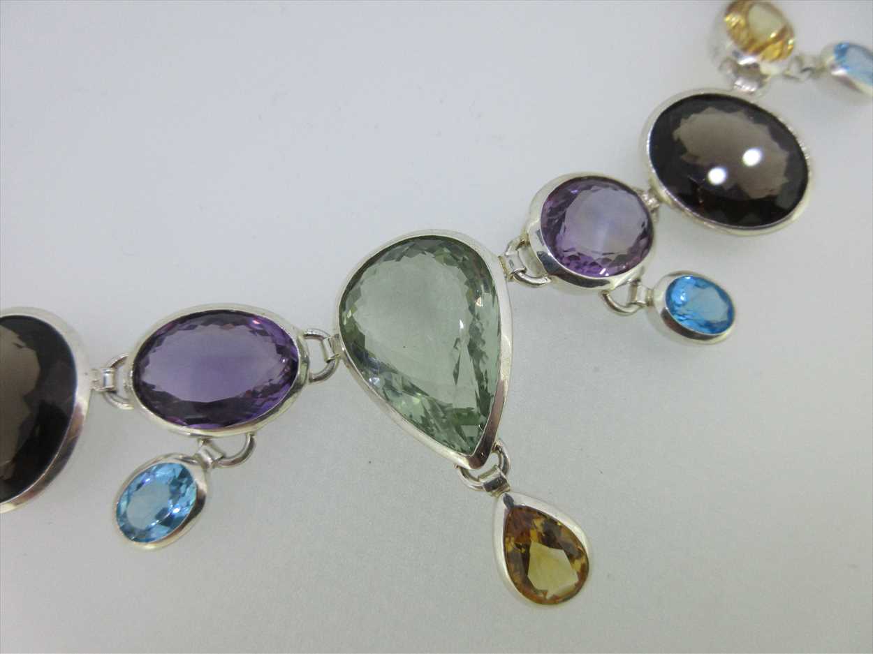 A multi gem necklace set in silver, - Image 4 of 5