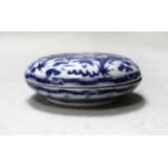 A Chinese blue and white porcelain circular box and cover, Qing Dynasty 19th century, the lid