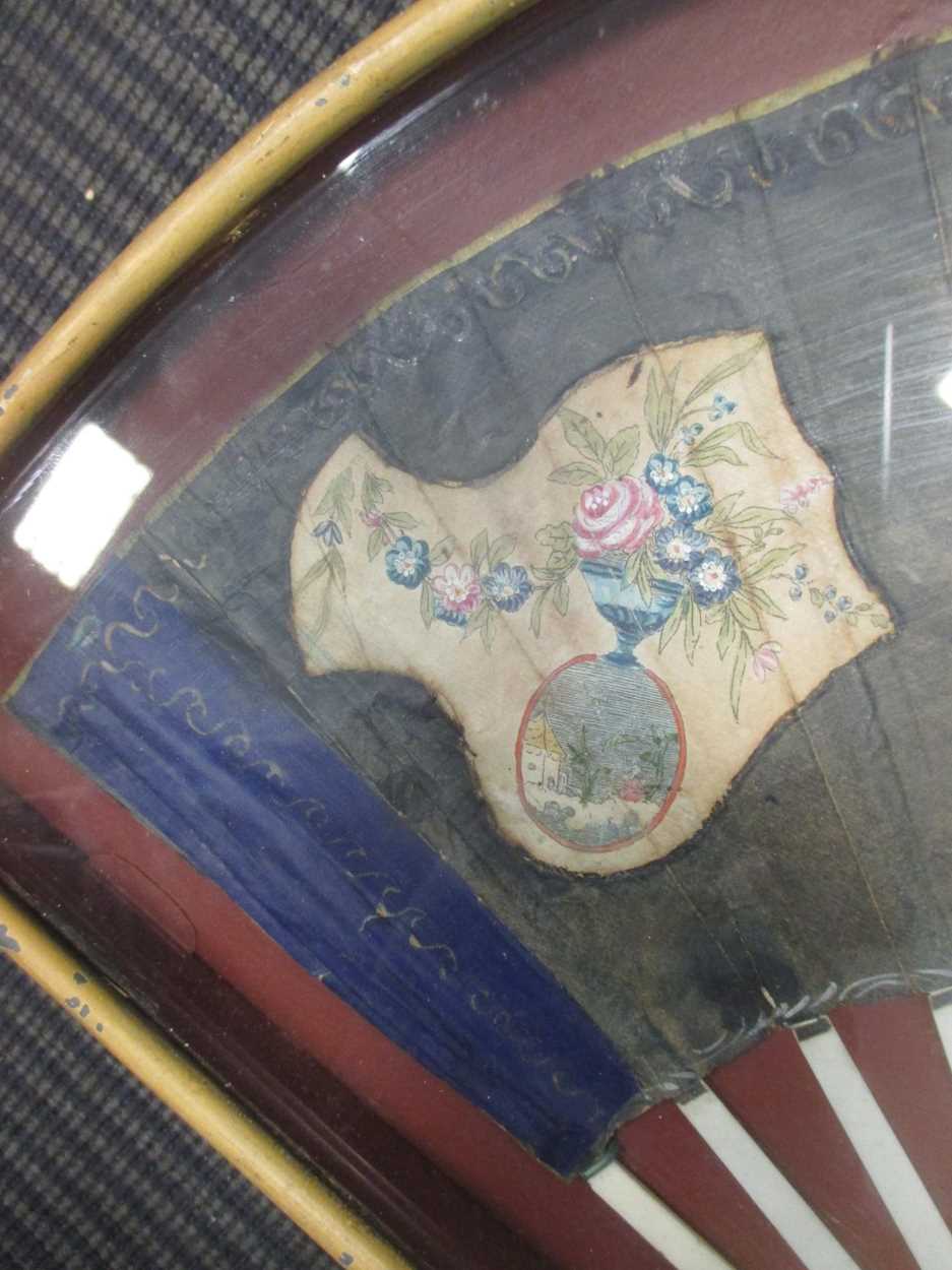 A mid-18th century French paper and bone fan, the central cartouche featuring three figures in a - Image 4 of 7