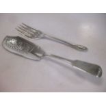 A non matching silver fish serving fork and blade, 9.1ozt gross (2)