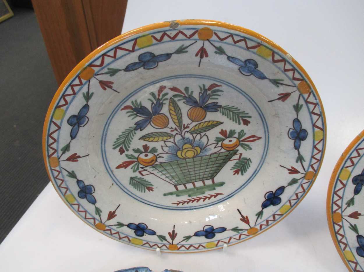 A pair of Continental tin glazed dishes and two Delft plates (4) - Image 12 of 12