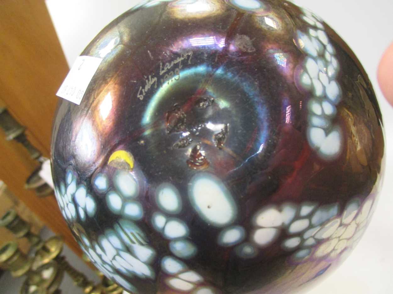 A Siddy Langley glass bottle and stopper together with another iridescent glass vase (indistinctly - Image 3 of 8