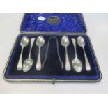 A set of six Edwardian silver teaspoons with sugar nips (cased)