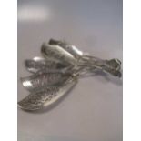 3 Victorian silver fish servers together with 2 William IV examples, 24.2ozt (5)