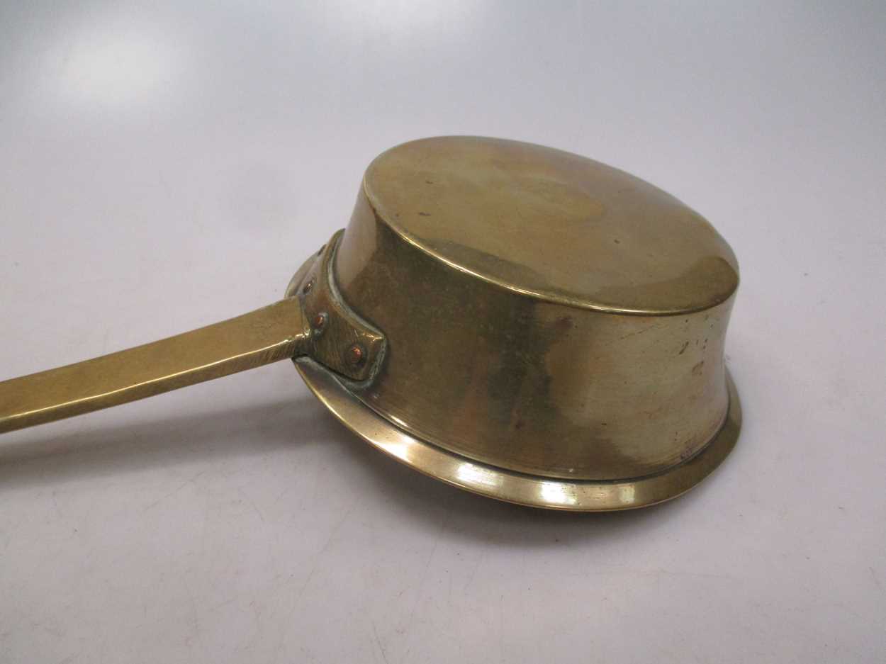 A 19th century brass ladle - Image 2 of 5