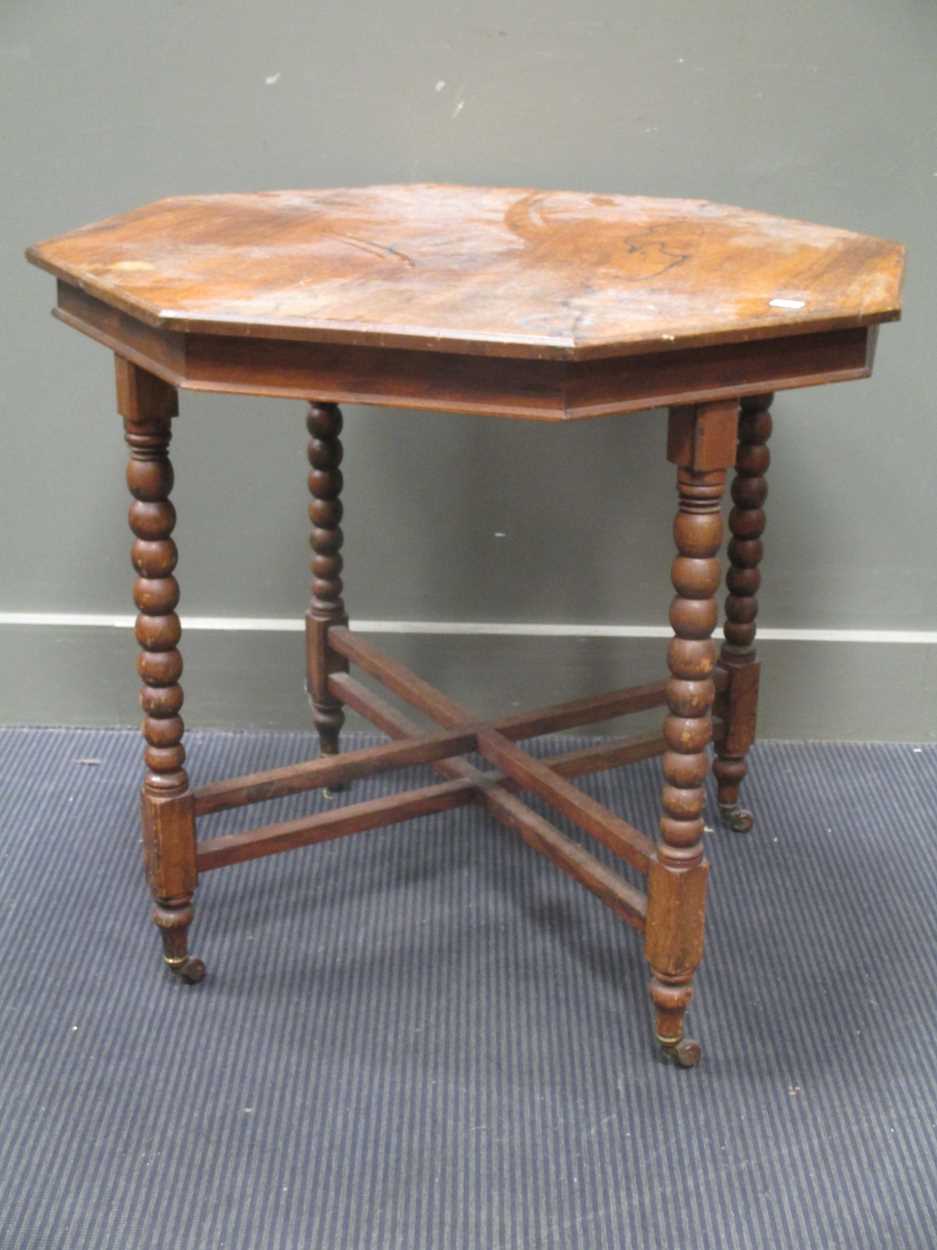 A Victorian rosewood chess table (70cm high and 52cm wide) and faux rosewood occasional table ( 69cm - Bild 8 aus 9