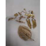 a collection of three 9ct gold brooches and a gold chain, gross weight 13.5g, together with a
