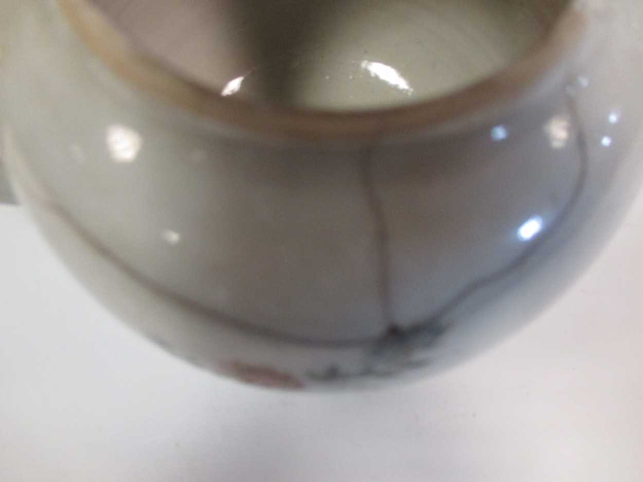 A small Chinese teapot and a small shell shaped dish - Image 7 of 8