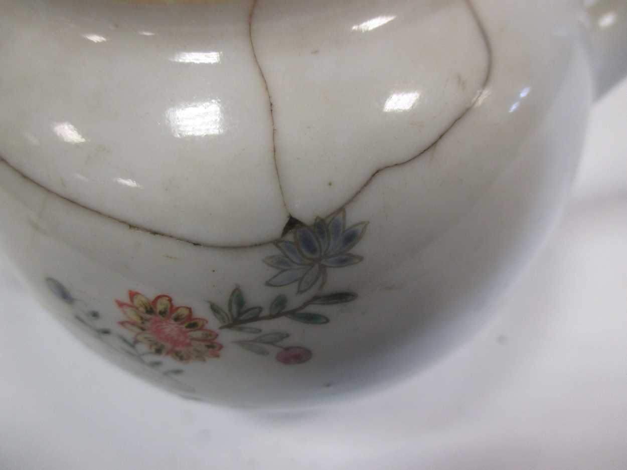 A small Chinese teapot and a small shell shaped dish - Image 2 of 8