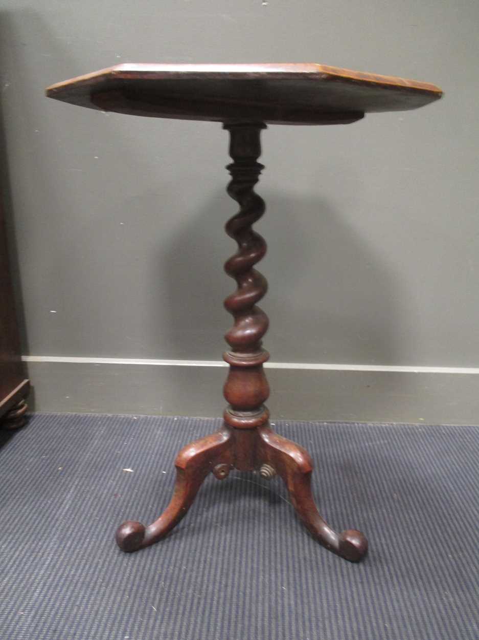 A Victorian rosewood chess table (70cm high and 52cm wide) and faux rosewood occasional table ( 69cm - Bild 3 aus 9