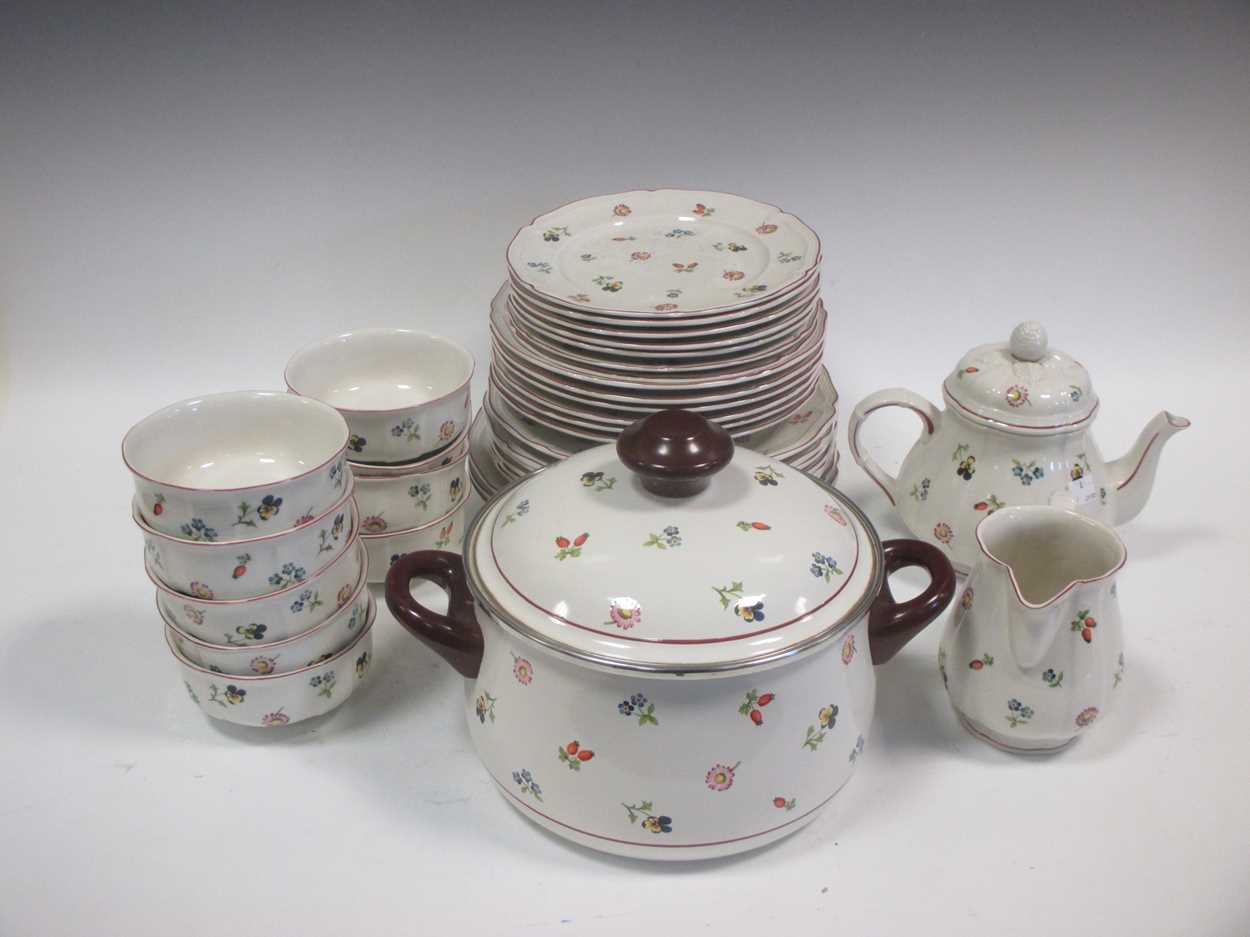 A Villeroy and Boch 'Petite Fleur' pattern service