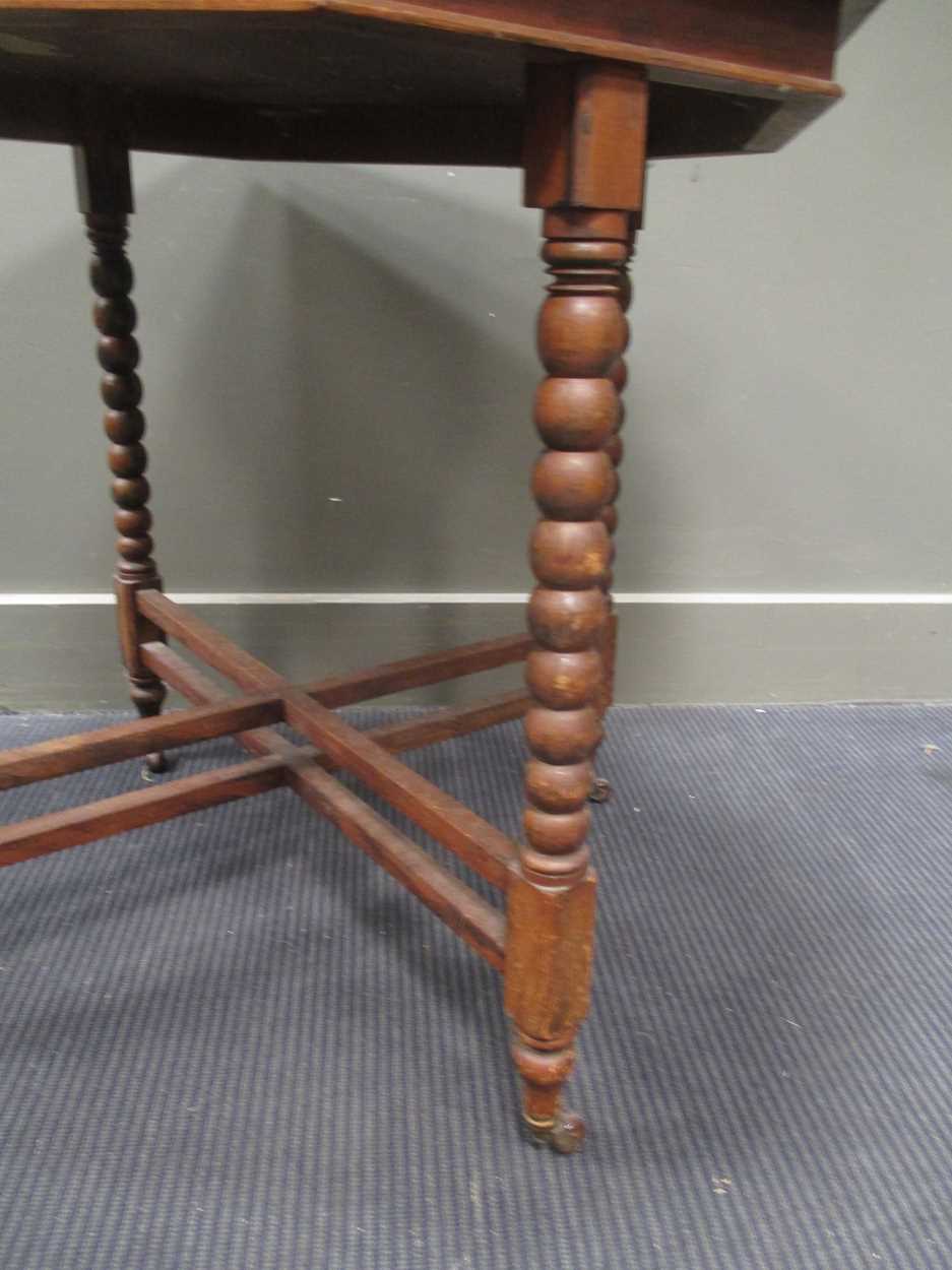 A Victorian rosewood chess table (70cm high and 52cm wide) and faux rosewood occasional table ( 69cm - Bild 9 aus 9