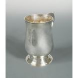 A George III silver pint tankard,