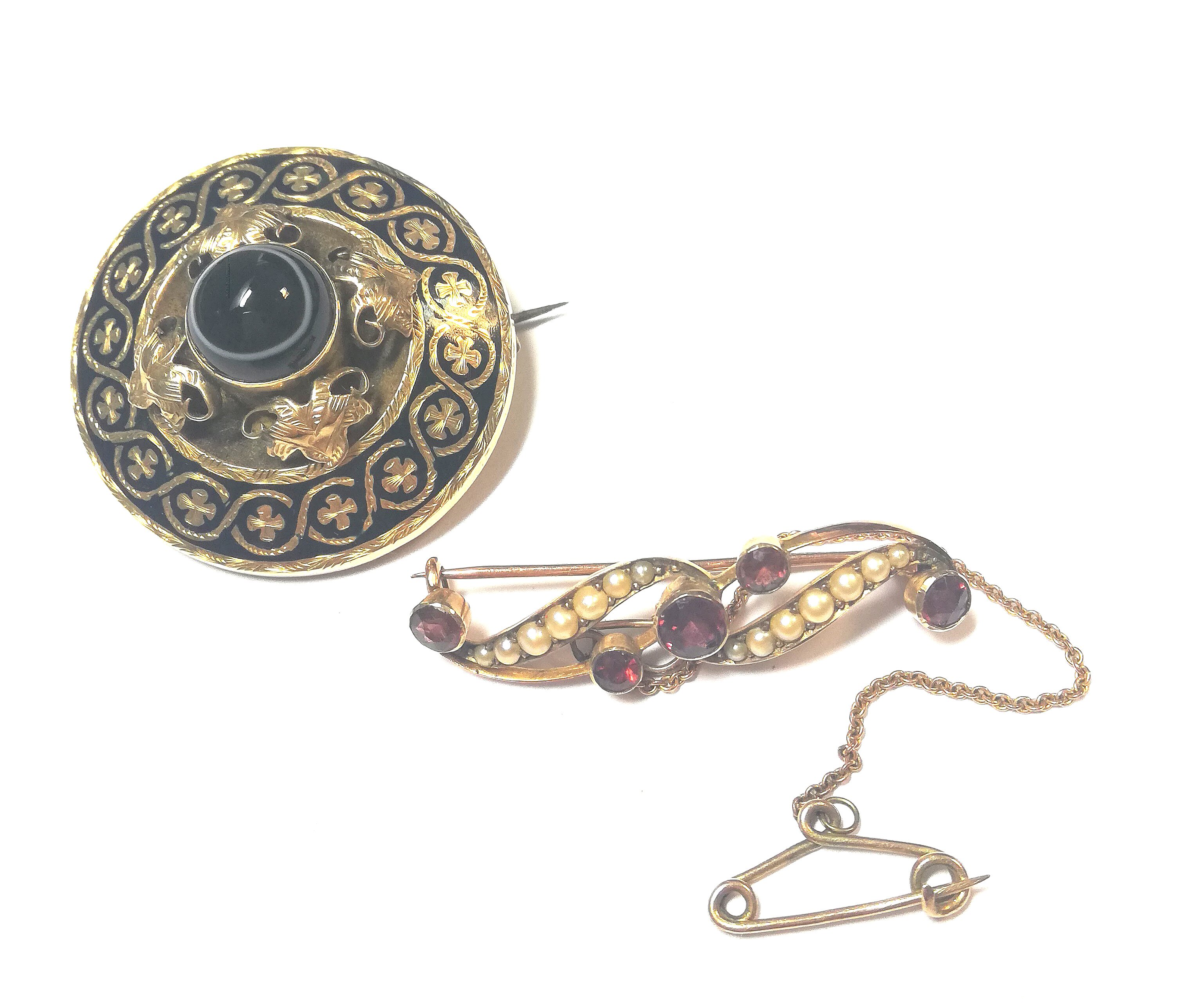 An agate and enamel brooch together with a pearl and garnet brooch,