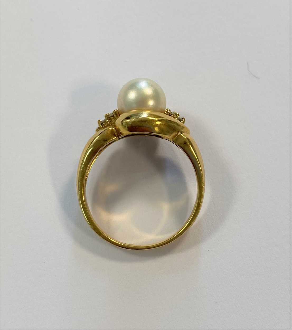 A modern style pearl and diamond ring, - Image 3 of 5