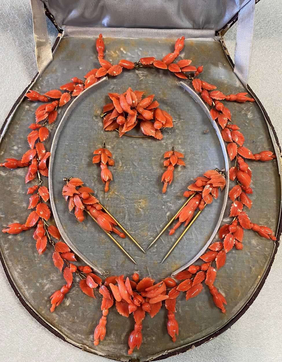 A suite of carved coral jewellery, - Image 2 of 10