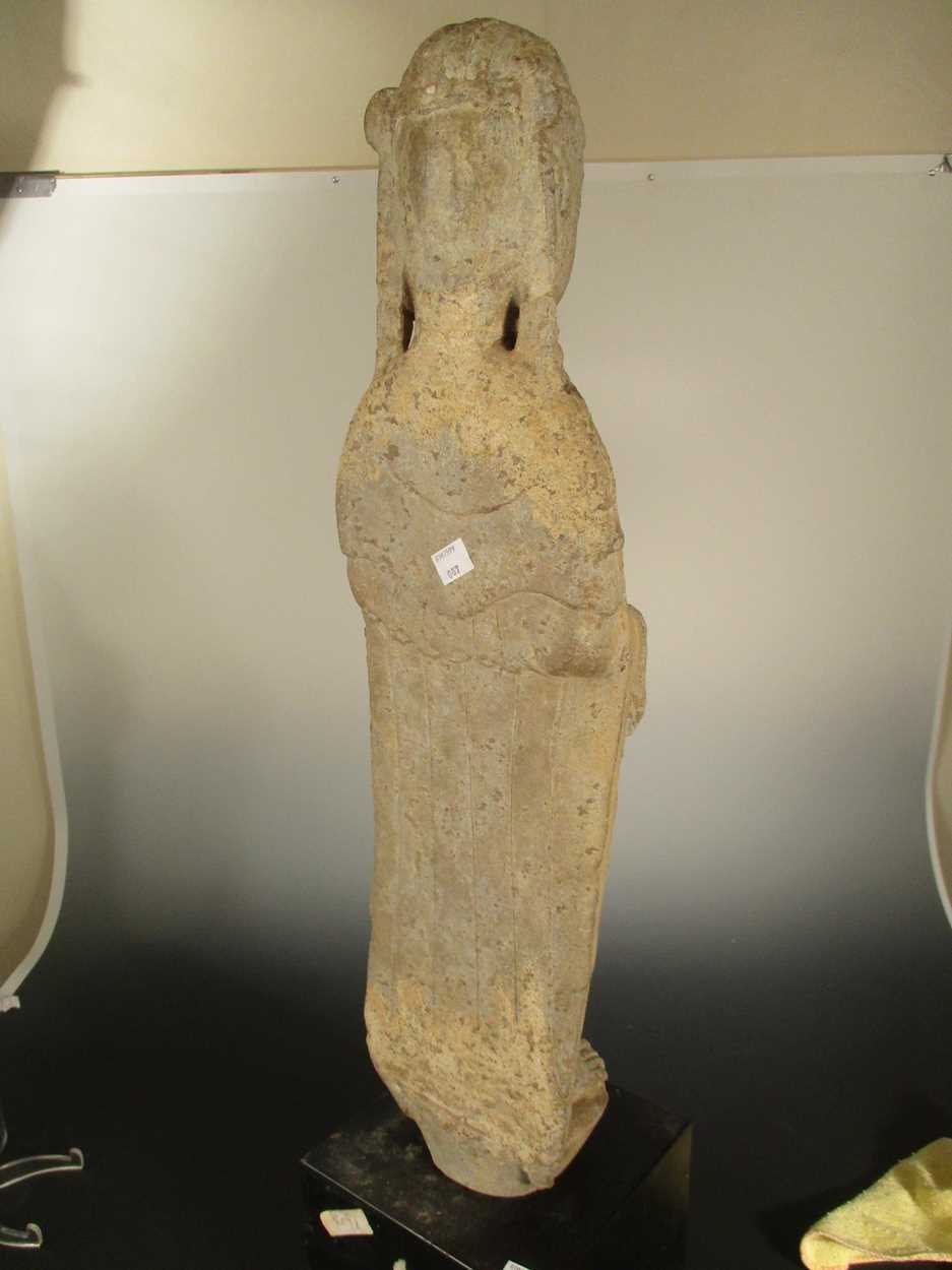 A Chinese grey stone standing figure of Guanyin, in Sui Dynasty style, - Bild 2 aus 3