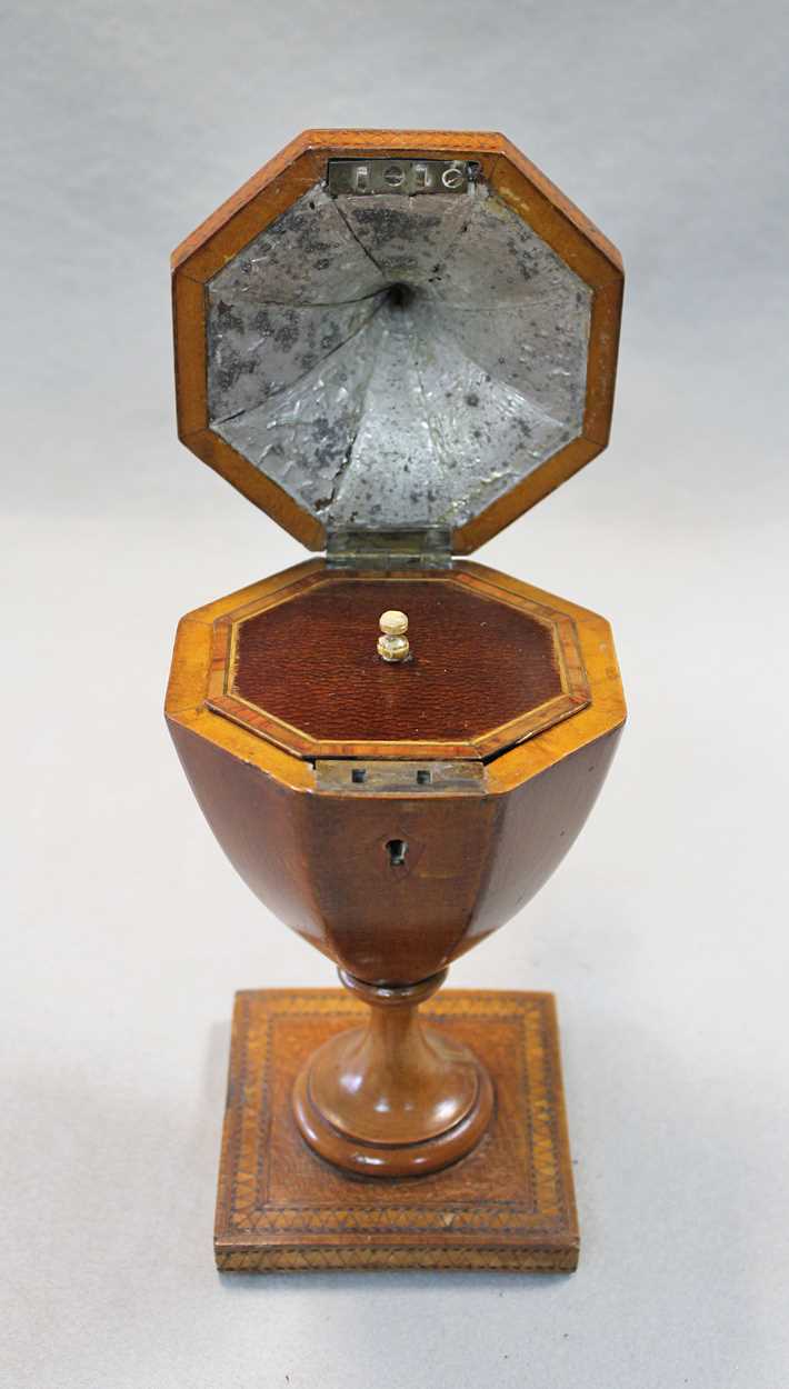 A George III partridge wood pedestal urn-shaped tea caddy, - Bild 2 aus 4