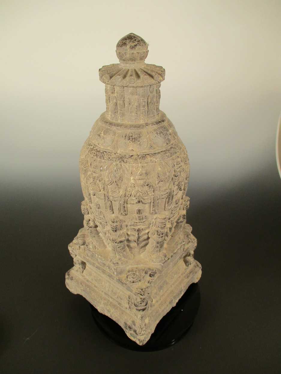 A Chinese grey stone lidded stupa urn, Sui Dynasty style, - Bild 4 aus 4