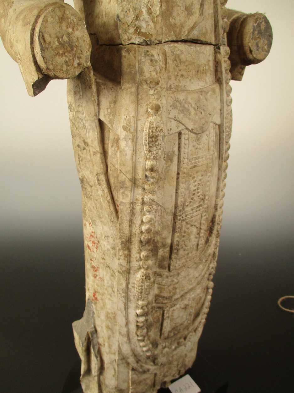 A Chinese limestone torso of a Bodhisattva, Northern Qi Dynasty style, - Bild 3 aus 3