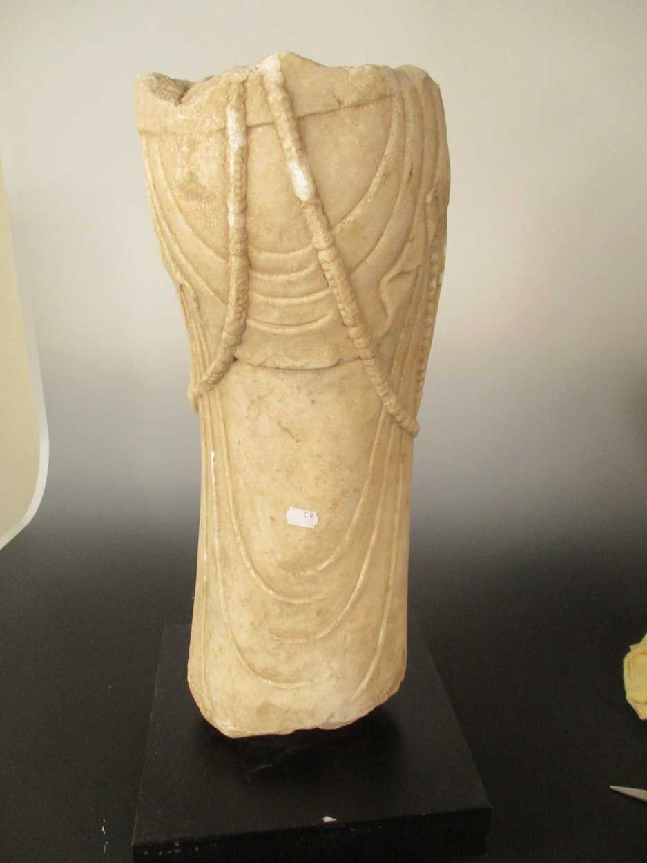 A white marble figure of Avalokiteshvara, lower body only, in Tang Dynasty style, - Bild 3 aus 3