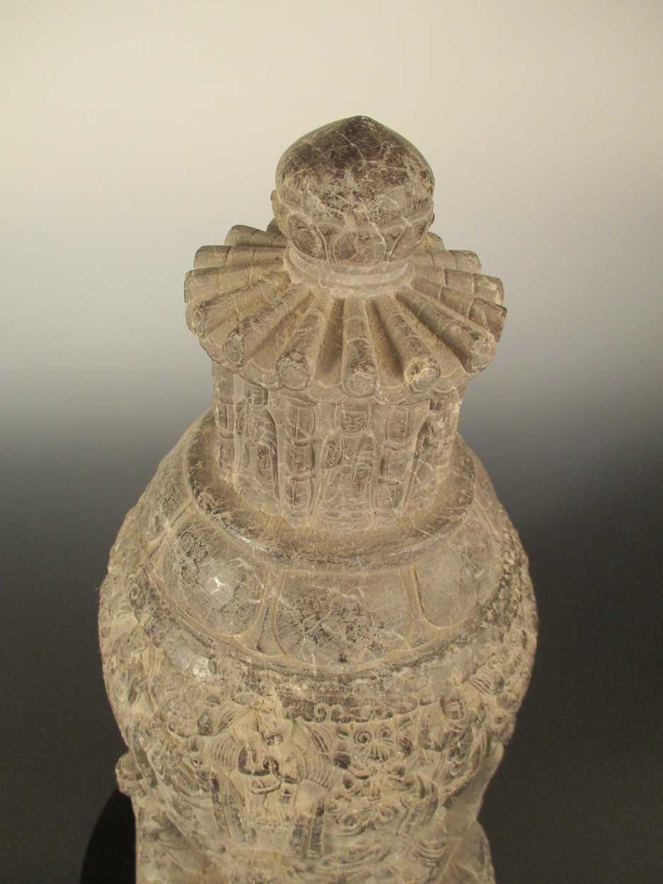 A Chinese grey stone lidded stupa urn, Sui Dynasty style, - Bild 3 aus 4