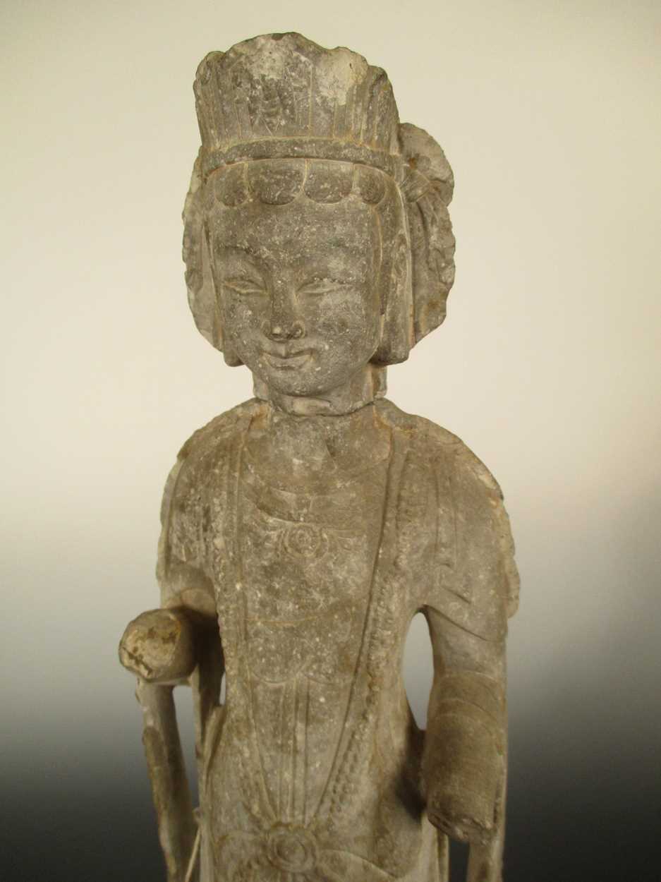 A Chinese limestone standing Avalokiteshvara, in Northern Qi style, - Bild 2 aus 4