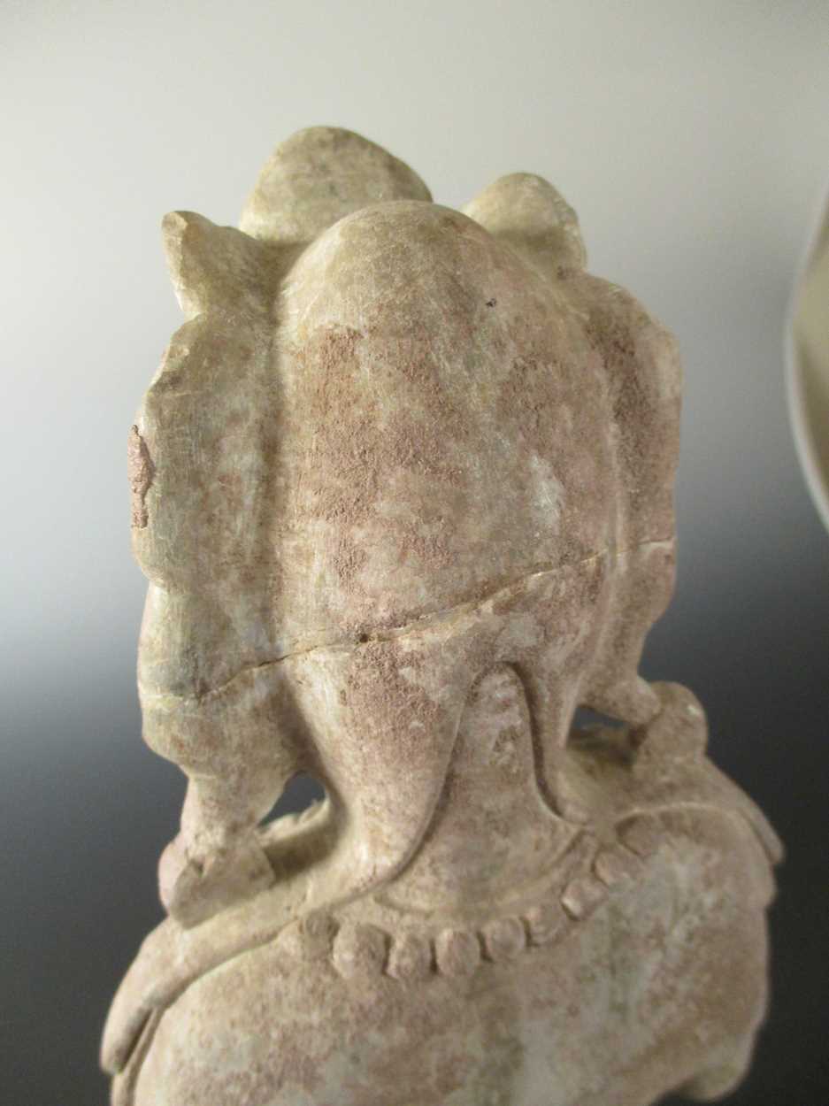 A Chinese limestone standing figure of Avalokiteshvara, Northern Qi Dynasty style, - Bild 3 aus 3