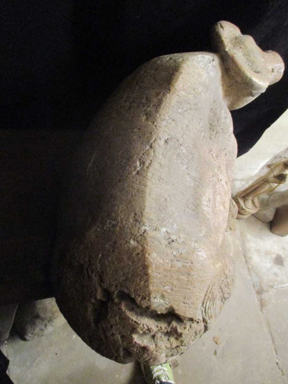 A cream stone recumbent water buffalo, perhaps Tang Dynasty or earlier, - Bild 5 aus 6
