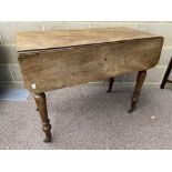 A Victorian mahogany pembroke table, 91cm wide