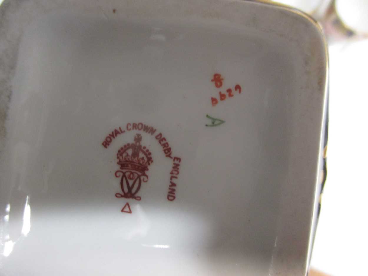 A quantity of matched Royal Crown Derby and Crown Derby imari plates, cups, slop bowl etc - Image 6 of 6