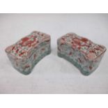 A pair of Chinese porcelain boxes and covers decorated with dragons,(10.5cm wide)