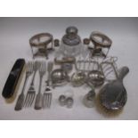 Items of silver to include a pair of five-bar toast racks, pair of cauldron salts and spoons, single