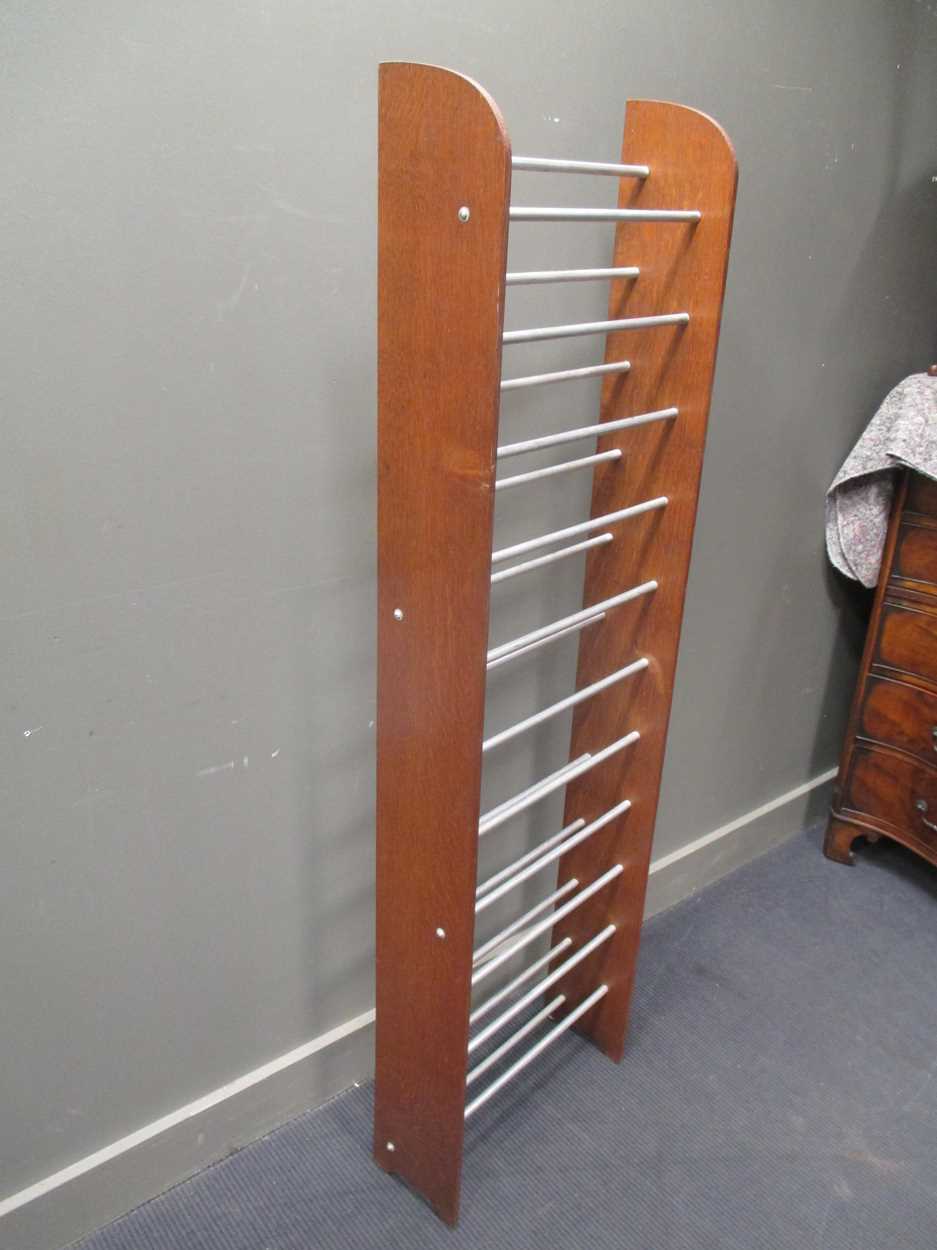 A modern oak and tubular metal shoe rack 179cm high and 52cm wide - Image 3 of 3