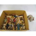 A quantity of Star Wars loose figures.